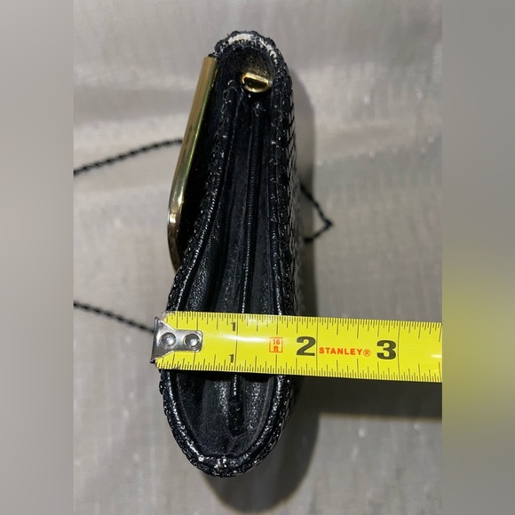 NWOT Elegant Metallic Mesh Black and Gold Shoulder Bag - Picture 7 of 7